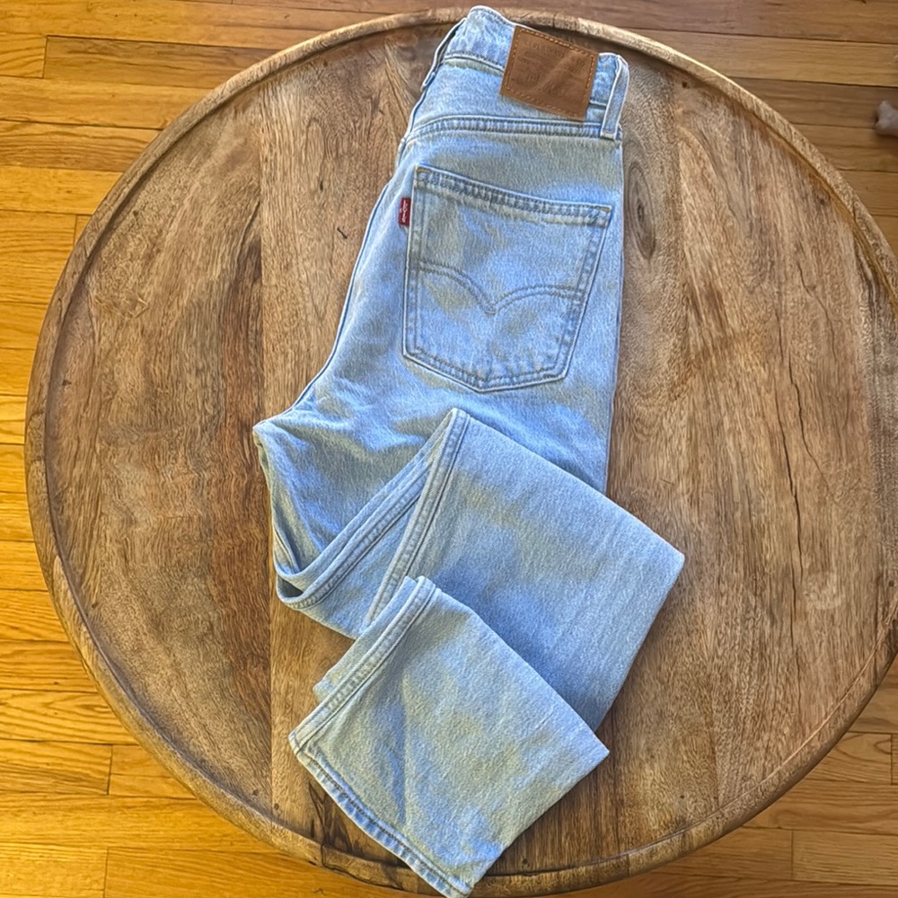 Women’s Levi’s 70’s High Slim Straight size 26; Length 31. Worn 1x